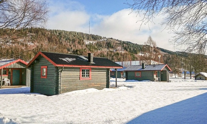 Syssleback House | Cozy Cottage Retreat with Lake View in Sysslebäcks Stugby