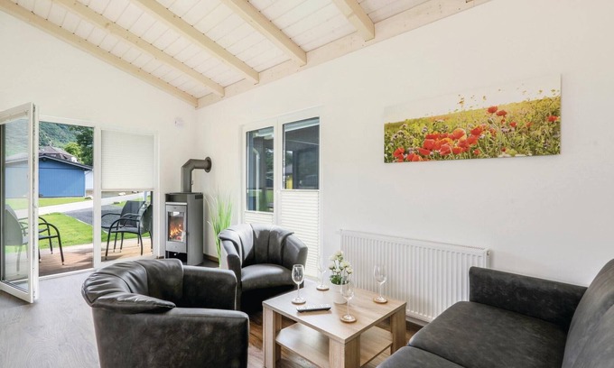 Thale House | Cozy 2-Bedroom Retreat in Thale with Spa & Breakfast