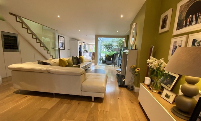 Dalkey House | Prime Location Home in Dalkey with Family-Friendly Amenities