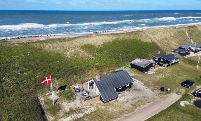 Fjand Badeby House | Cozy Cottage with Oceanfront Views and Modern Design