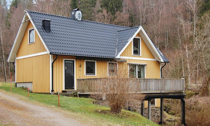 Ullared House | Relaxing 2 Bedroom Accommodation with Lake View in Ullared