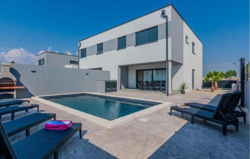 Vrsi House | Stunning Home In Vrsi With Wifi