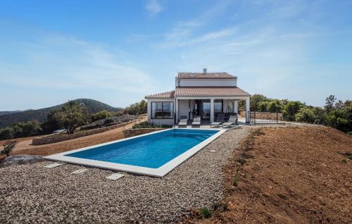 Zman House | Relaxing Getaway in Zman with Outdoor Pool & Pet-Friendly