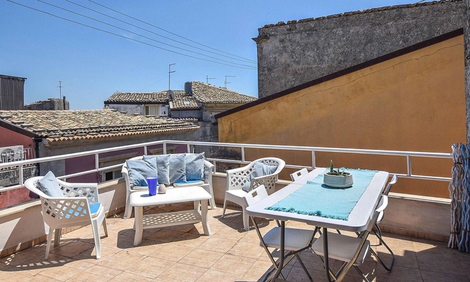 Palazzolo Acreide Historic Centre House | Unwind in a Scenic Cottage with Spa and Lake Views