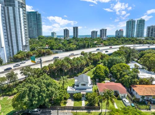 The Roads House | Inviting Home LifeStyle Miami - Family & Pet Friendly Stay