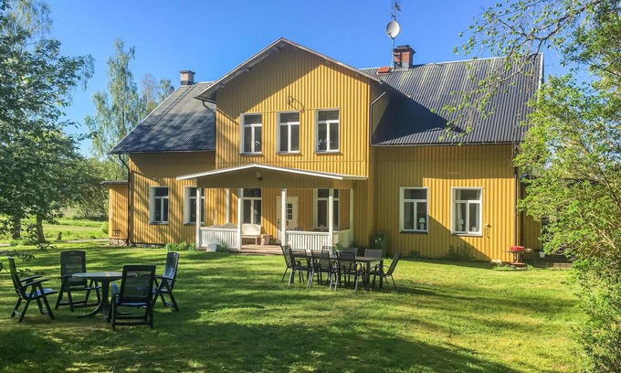 Varmlands Nysater House | Discover Marielund in Nysäter: Pet-Friendly Lake Views