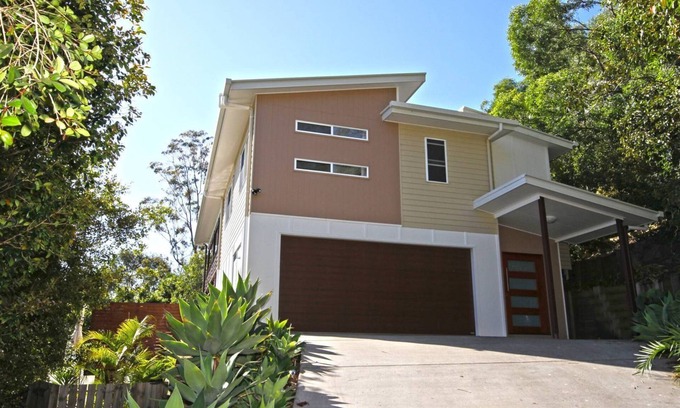 Coolum Beach House | Scenic Retreat with Breathtaking Ocean Views - Rated 9.8