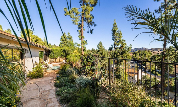 Thousand Oaks House | Unforgettable Mountain Views and Access to Malibu Beaches