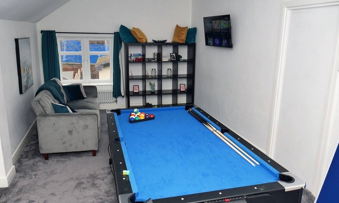 Stonnall House | Cozy Retreat in Birmingham - Near New Street Train Station