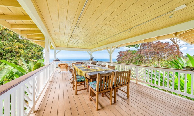 Holualoa House | Enchanting Island Retreat with Private Hot Tub & Ocean View