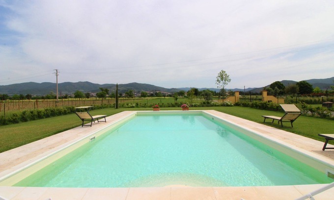 Le Piazze Villa | Idyllic Villa with Private Pool & Pet-Friendly Amenities
