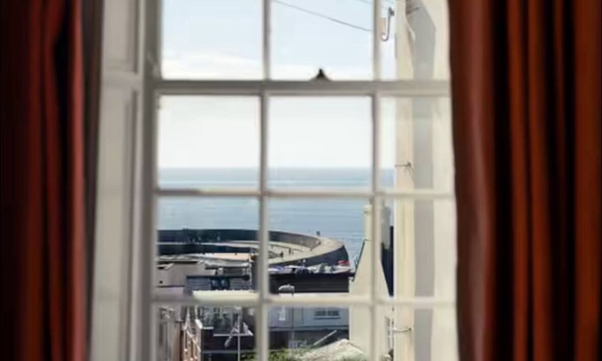 Lyme Regis House | Stunning Jurassic 3-bed with views over Lyme Bay.