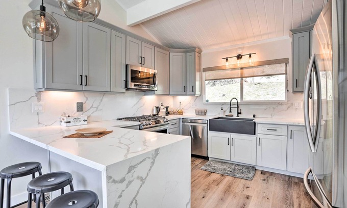 Lake Arrowhead Cottage | Idyllic Lake Arrowhead Cabin with Breathtaking Views