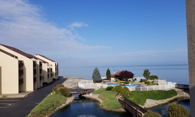 Port Clinton Condo | Lakefront Condo with Pool & Hot Tub - Rated 10/10!