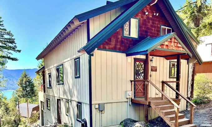 Roslyn Ridge Cabin | Scenic Lake & Mountain Views Await at Our Family Cabin