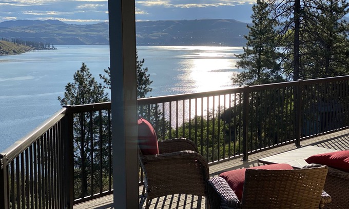Lincoln House | Exceptional Lake Roosevelt Views Await at Our Lincoln Residence