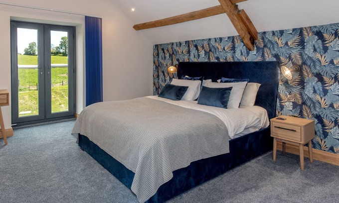 Horton House | Lake View Retreat: Guest Rated 10/10 with Kitchen Amenities
