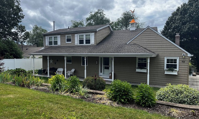 South Woodstock House | Scenic Lakefront Retreat with Ocean Views and Breakfast