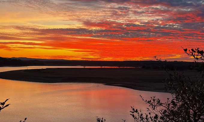 Spicewood House | Dog-Friendly Lakefront Retreat with Amazing Views & Amenities
