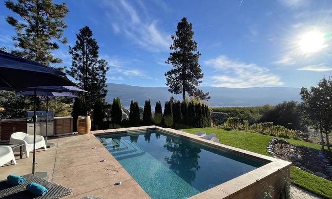 Okanagan-Similkameen House | Stunning Lakeview Vineyard with Private Pool