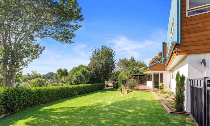 Tauranga House | Spacious Family Retreat with Ocean View & Private Pool