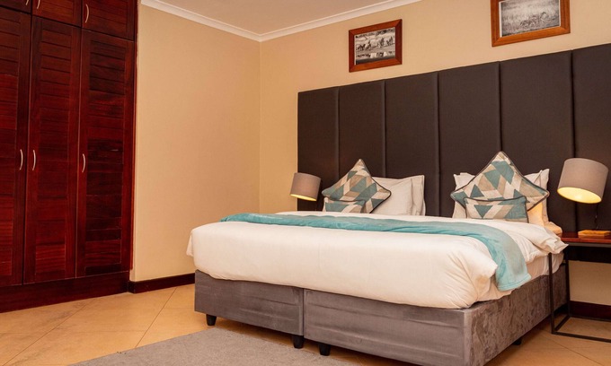 Dar es Salaam Apartment | Elegant Grand Suite with Kitchen for Unforgettable Stays
