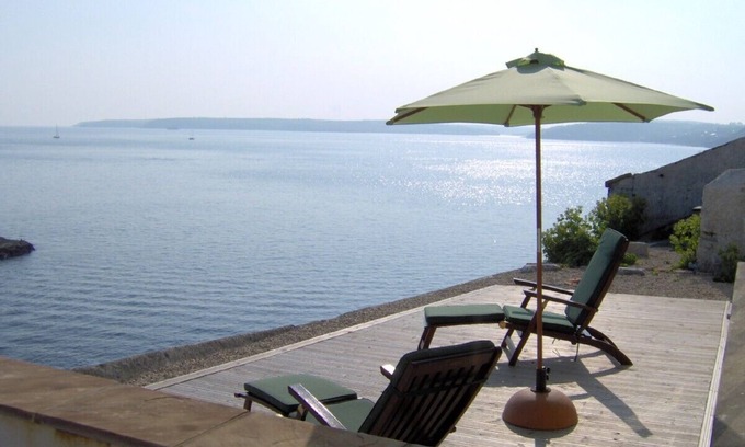 Whitegate Cottage | Beautiful Lighthouse Cottage with Oceanfront Spa & Pool
