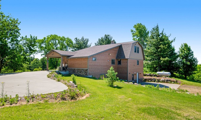 Wisconsin Dells Cabin | Exceptional Lodge with Game Room and Balcony Retreat
