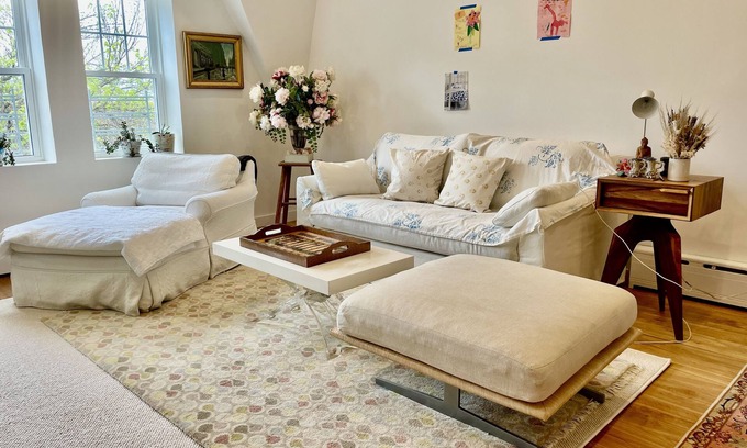Ditmars Steinway Apartment | Scenic Loft with Breathtaking Manhattan City Views