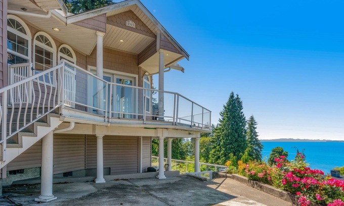 Blaine House | Inviting Dog-Friendly Water-View Home with Beach Access
