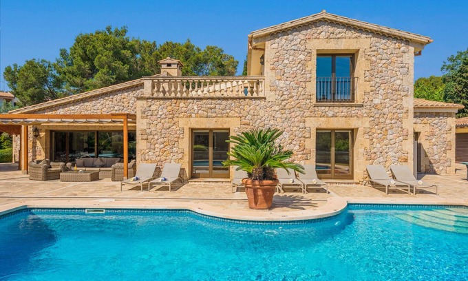 Puerto de Pollensa Villa | Indulge in a Private Beach Villa with Pool in Puerto Pollensa