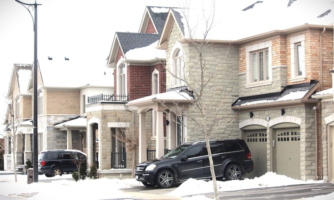 Brampton Apartment | Elegant 2-Bedroom Basement Retreat with Spa Amenities
