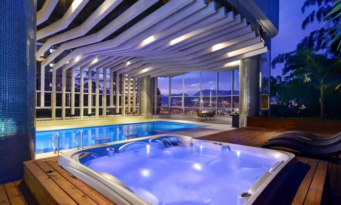 El Poblado House | Exquisite Penthouse with Spa, Pool & Concierge Services