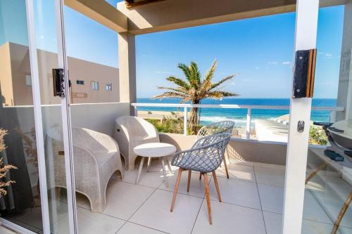 Selection Beach Apartment | Cozy Mallorca Retreat with Oceanfront Pool and Beach Access