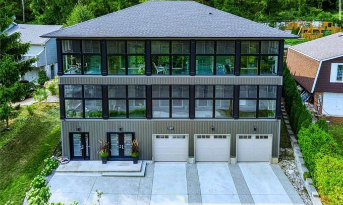 York - Haig House | Elegant Mansion in Niagara with Spa and Pet-Friendly Amenities