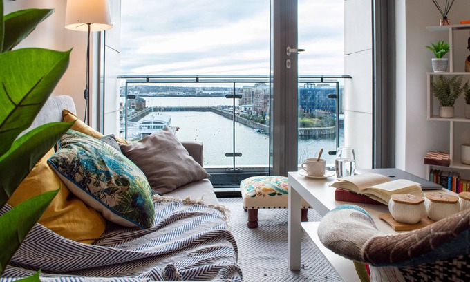 Liverpool Apartment | Top-Rated Mersey View Apartment with Pool and Parking