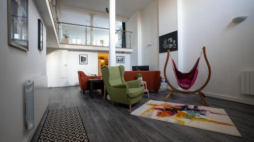 Roath Apartment | Family-Friendly Mezzanine Apartment by City Centre