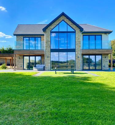 Corston House | Modern Home Amidst Beautiful Grounds with Hot Tub Access
