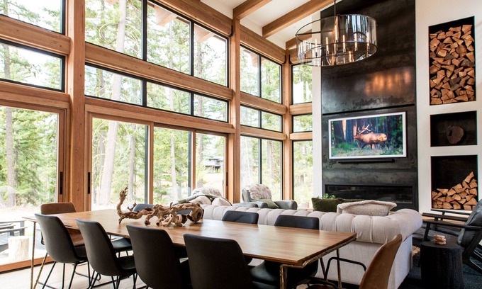 Cle Elum Cabin | Modern Mountain Retreat with Spa & Breakfast in Cascade