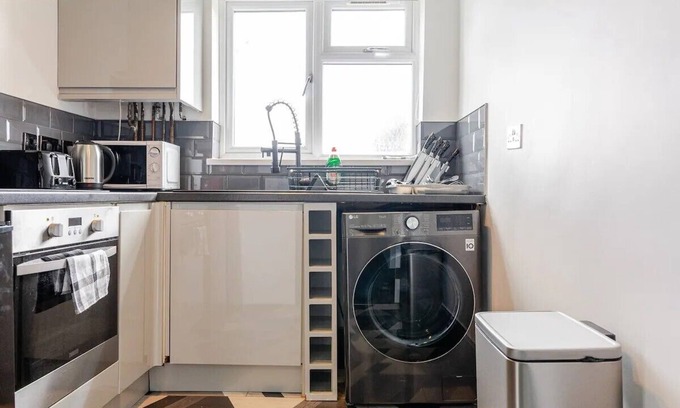Moseley Apartment | Inviting Moseley Apartment with Spa and Hot Tub Amenities