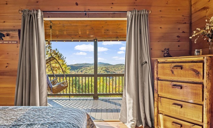 Mineral Bluff Cabin | Unforgettable Sunset Views with Hot Tub & King Bedrooms