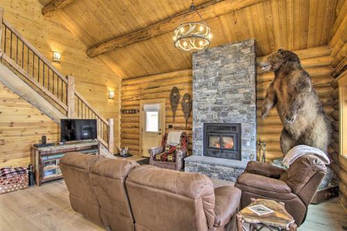 Livingston House | Inviting Livingston Cabin with Deck and Mountain Views