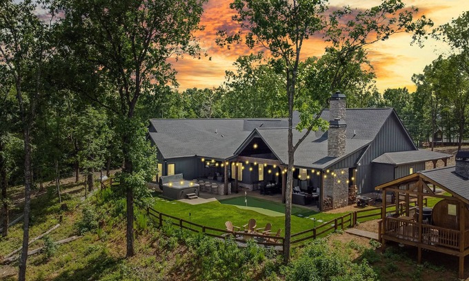 Ranger Cabin | Pet Friendly Retreat with Mountain Views and Game Room