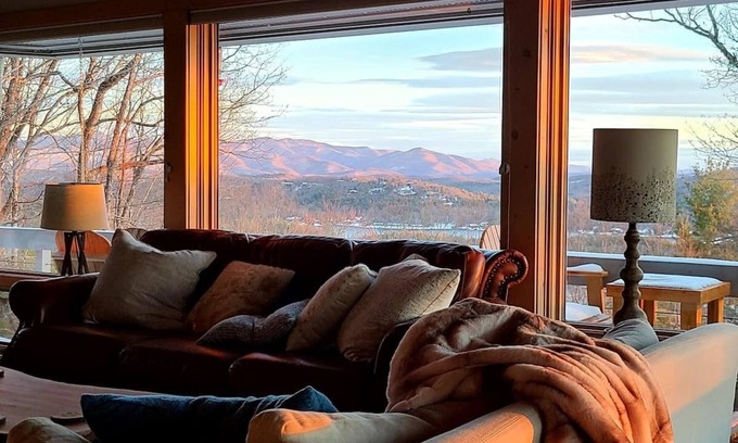 Lake Toxaway House | Unforgettable Mountain Retreat in Western NC with Waterfalls