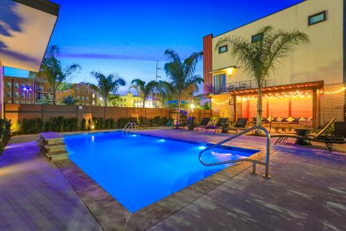Mid-City House | Modern Design Villa with Pool & Perfect 10 Review Score