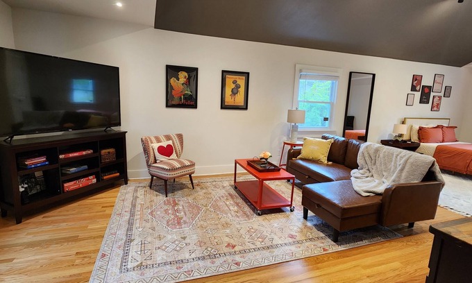 Inglewood Apartment | Modern Renovated Studio Steps from Downtown Attractions