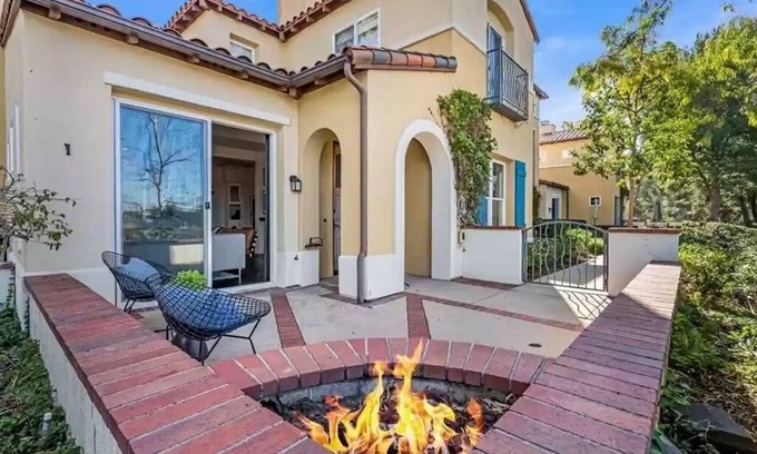 Newport Coast House | Elegant Newport Coast Retreat with Oceanfront Amenities