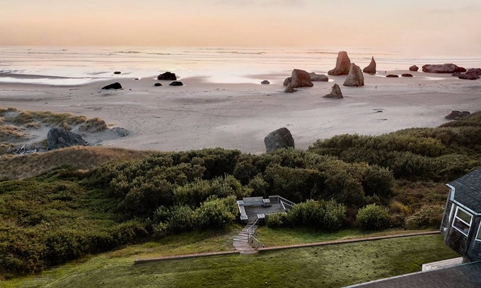 Bandon House | Oceanfront Escape Near Bandon Dunes with Private Beach Access