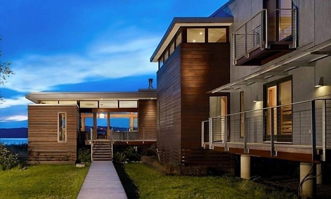 Everett House | Ocean Front Getaway on Private Hat Island - Guest Rated 9.8
