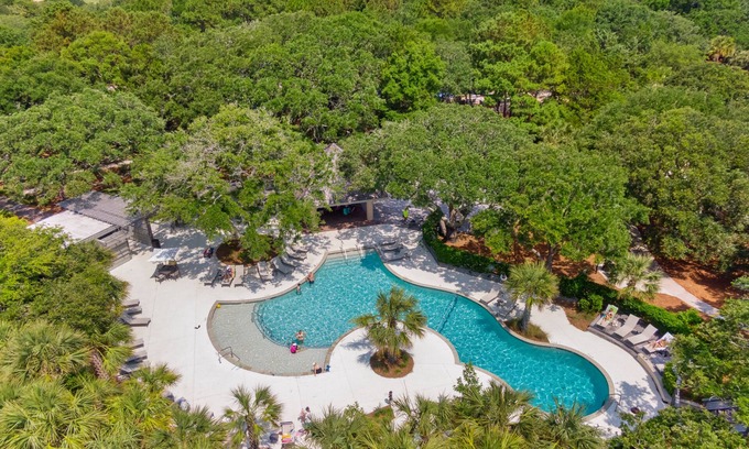 Ocean Point Condo | Impressive Oceanfront Condo with Pool and Beach Access